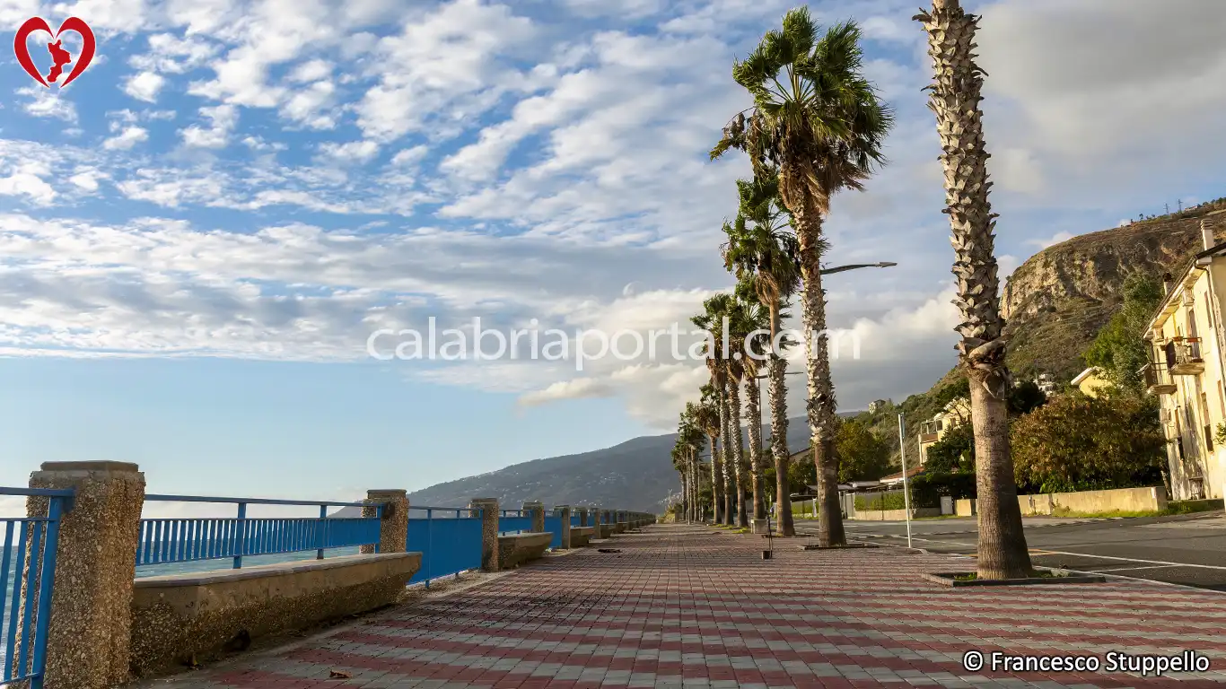 Lungomare di Intavolata Marina (CS)