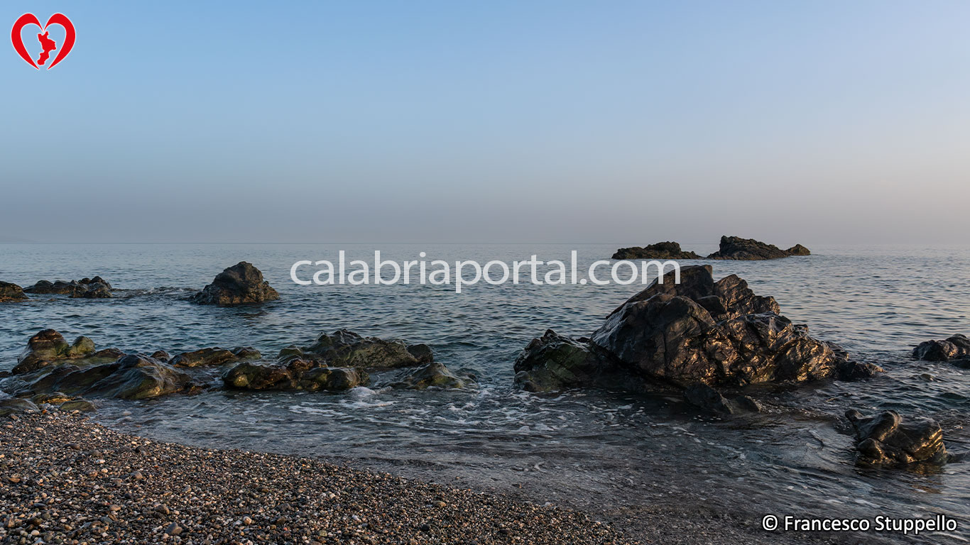Intavolata (CS): Spiaggia e Scogli delle Sirene