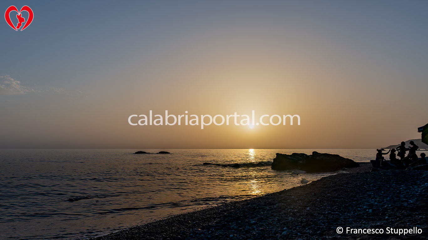 Intavolata (CS): Spiaggia e Scogli delle Sirene