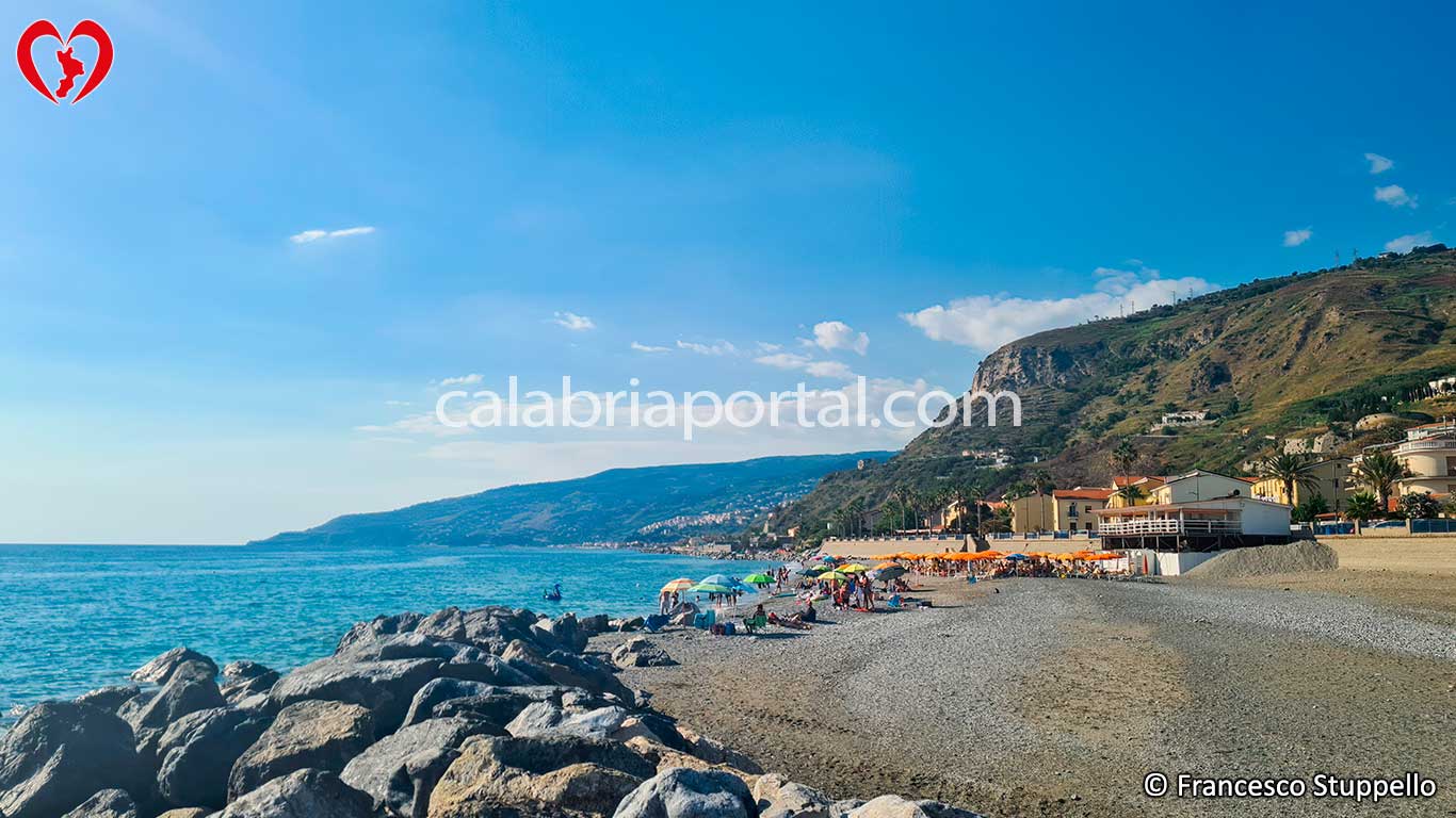 Spiaggia di Intavolata (CS): Il lato nord del tratto di mare antistante Intavolata Marina