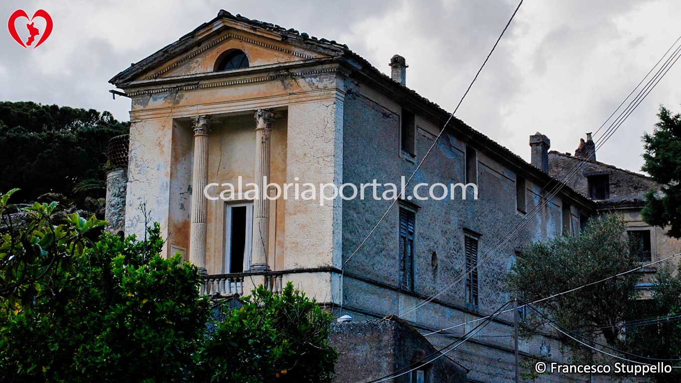 Palazzo Mazziotti, detto il Castello, a Lago (CS) Palazzo Mazziotti, detto il Castello, a Lago (CS)