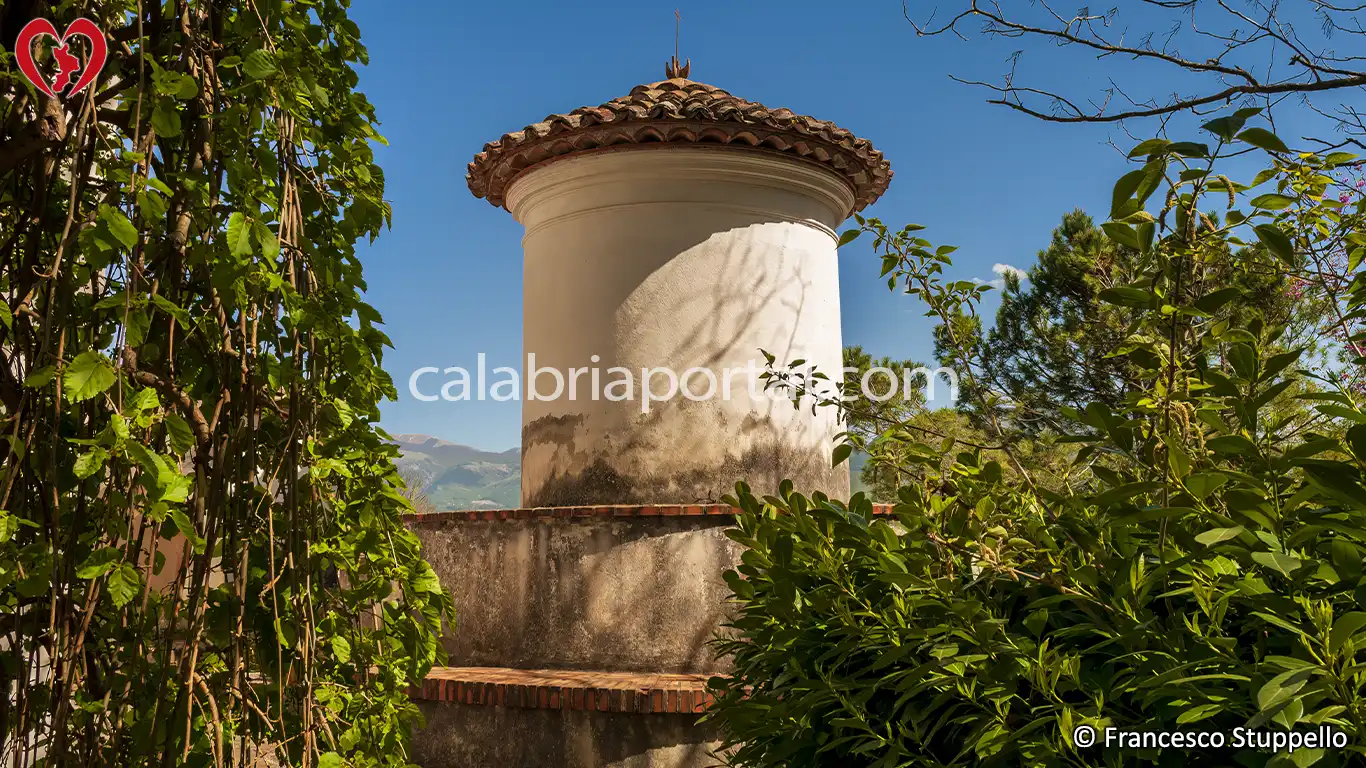 Giardino del Santuario delle Cappelle a Laino Borgo (CS) Giardino del Santuario delle Cappelle a Laino Borgo (CS)