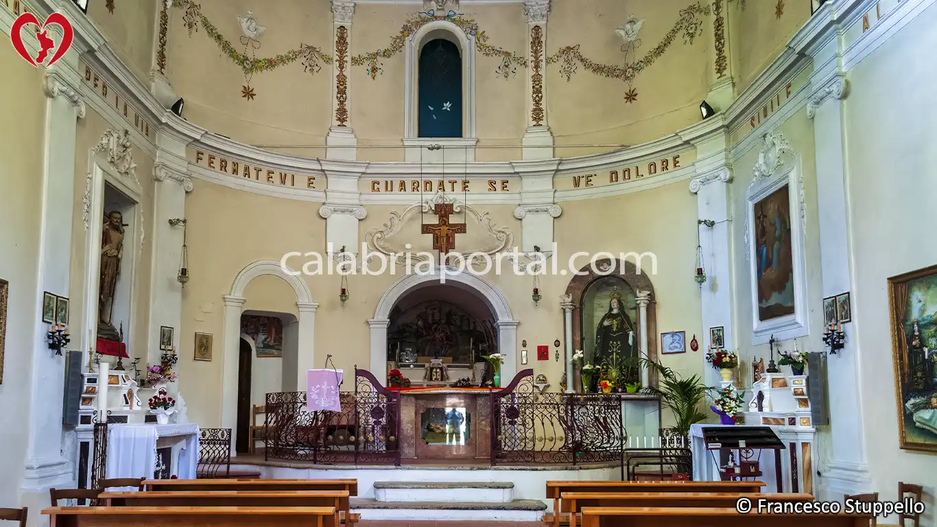 Navata della Chiesa di Santa Maria dello Spasimo a Laino Borgo
