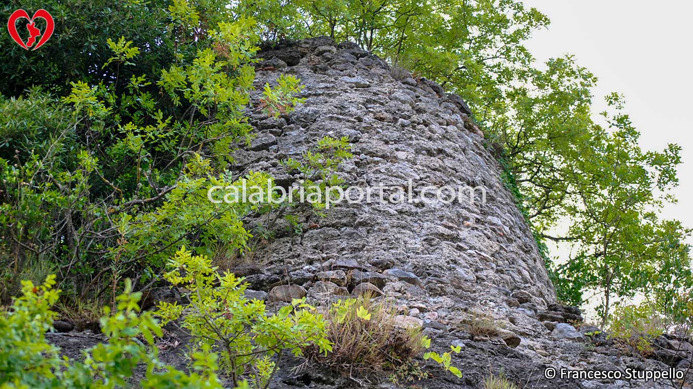 Scorcio del Castello di Laino (CS) Scorcio del Castello di Laino (CS)