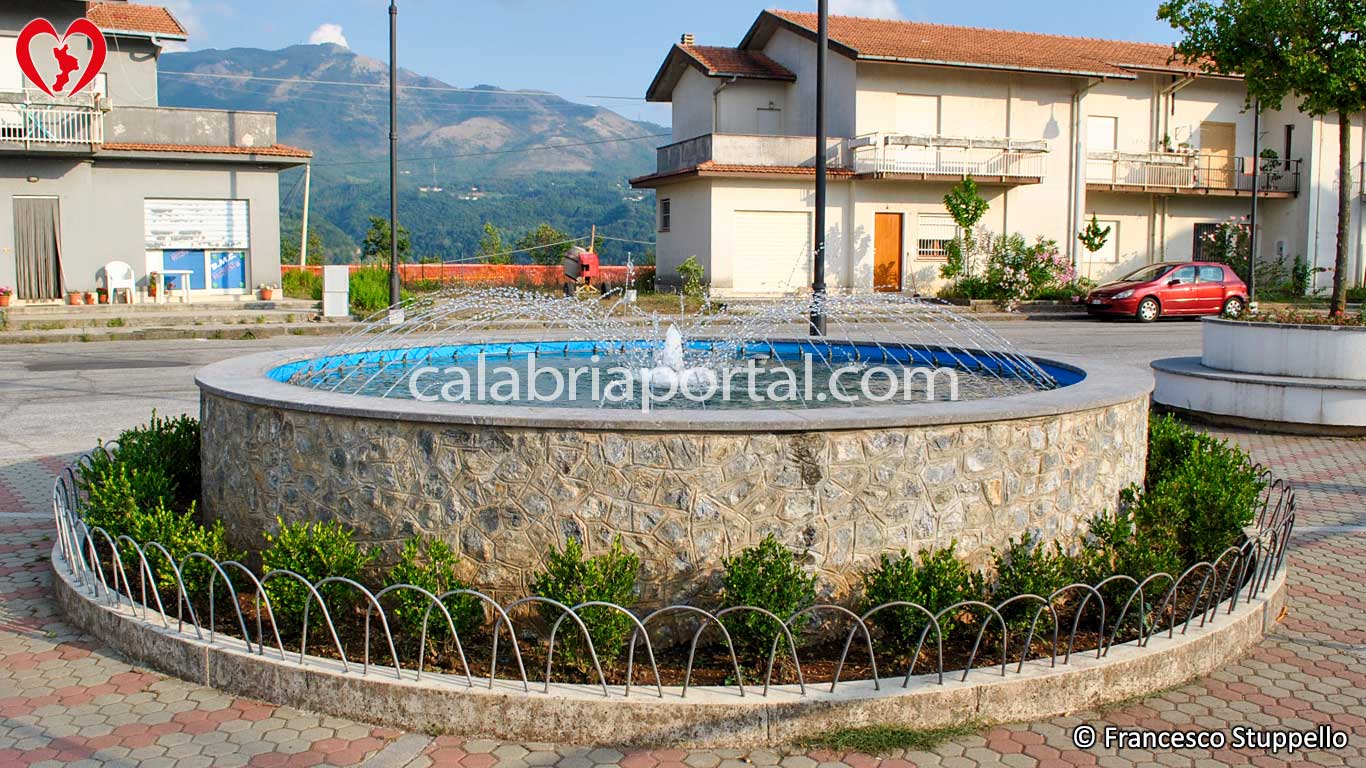 Fontana a Laino Castello (cs) Fontana a Laino Castello (cs)