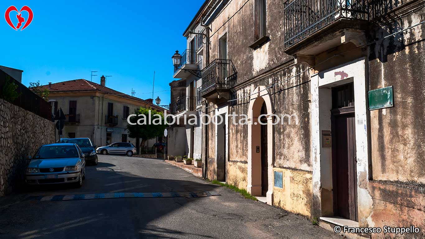 Scorcio di Laurignano (CS) Scorcio di Laurignano (CS)