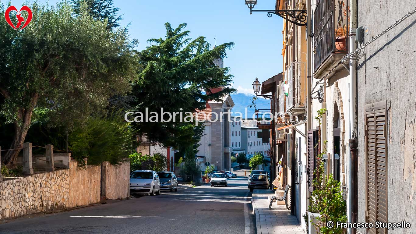 Scorcio di Laurignano (CS) Scorcio di Laurignano (CS)