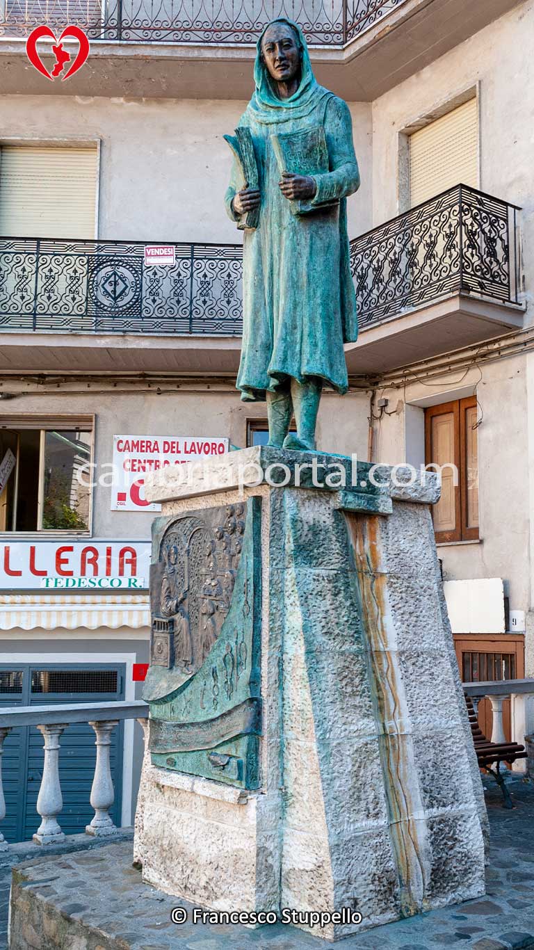 Monumento a Bruno da Longobucco a Longobucco (CS) Monumento a Bruno da Longobucco a Longobucco (CS)