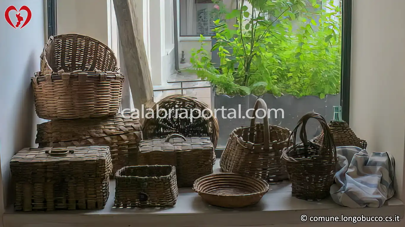 Esposizione degli Antichi Mestieri: Museo di Longobucco (CS) Esposizione degli Antichi Mestieri: Museo di Longobucco (CS)