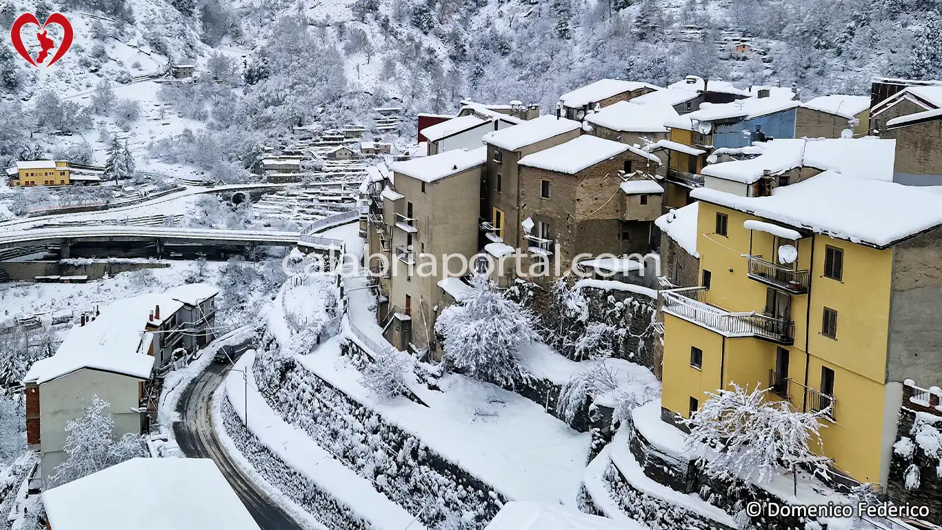 Scorcio Innevato di Longobucco (CS) Scorcio Innevato di Longobucco (CS)