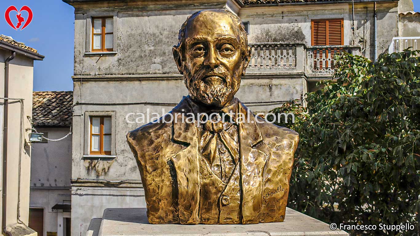 Monumento a Girolamo De Rada a Lungro (CS)