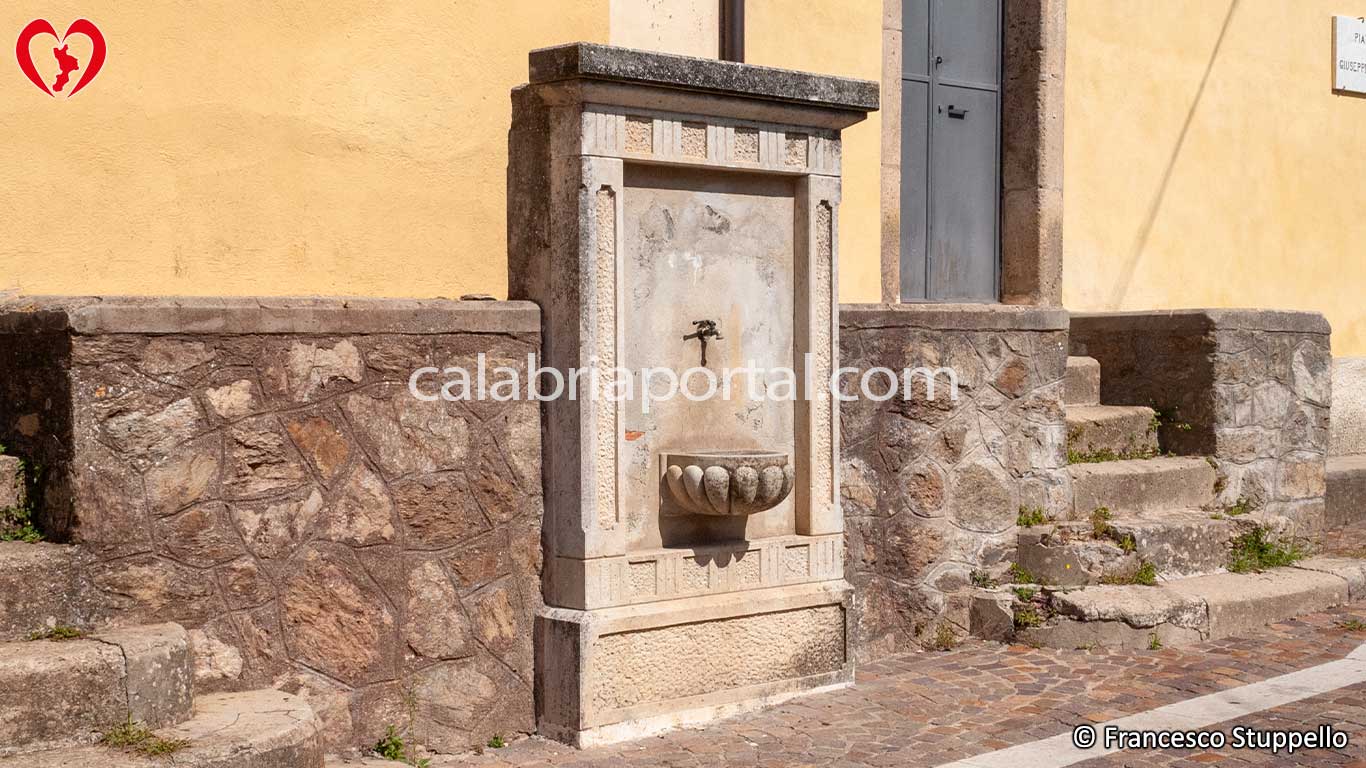 Fontana a Lupia (CS)