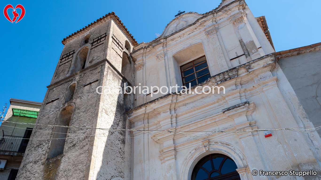 Chiesa di San Michele Arcangelo a Luzzi (CS) Chiesa di San Michele Arcangelo a Luzzi (CS)