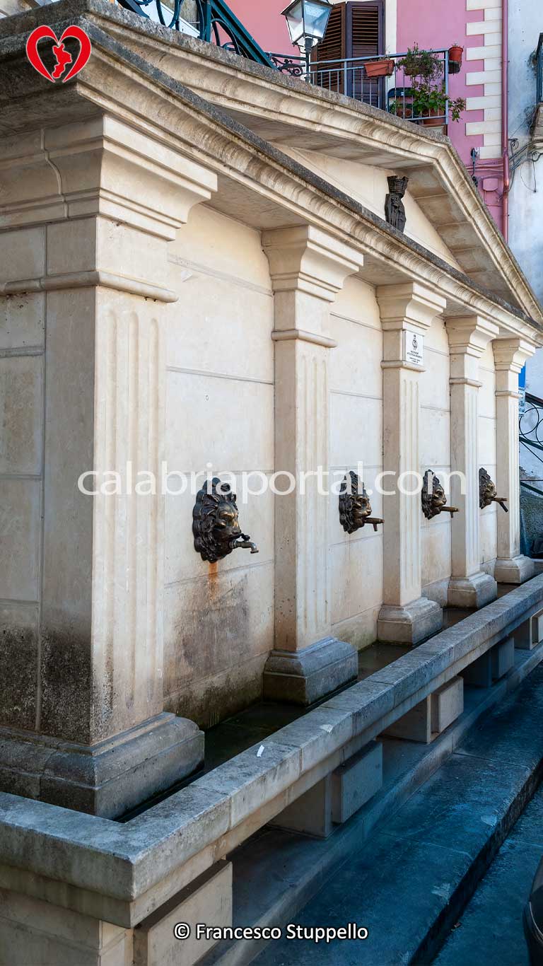 Fontana a Luzzi (CS) Fontana a Luzzi (CS)