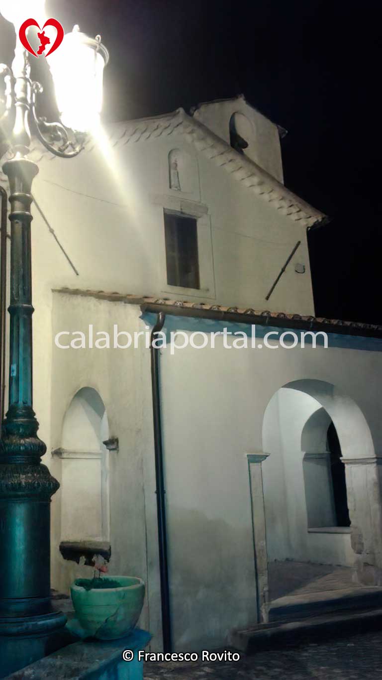 Chiesa della Madonna delle Grazie a Macchia di Casali del Manco (CS) Chiesa della Madonna delle Grazie a Macchia di Casali del Manco (CS)