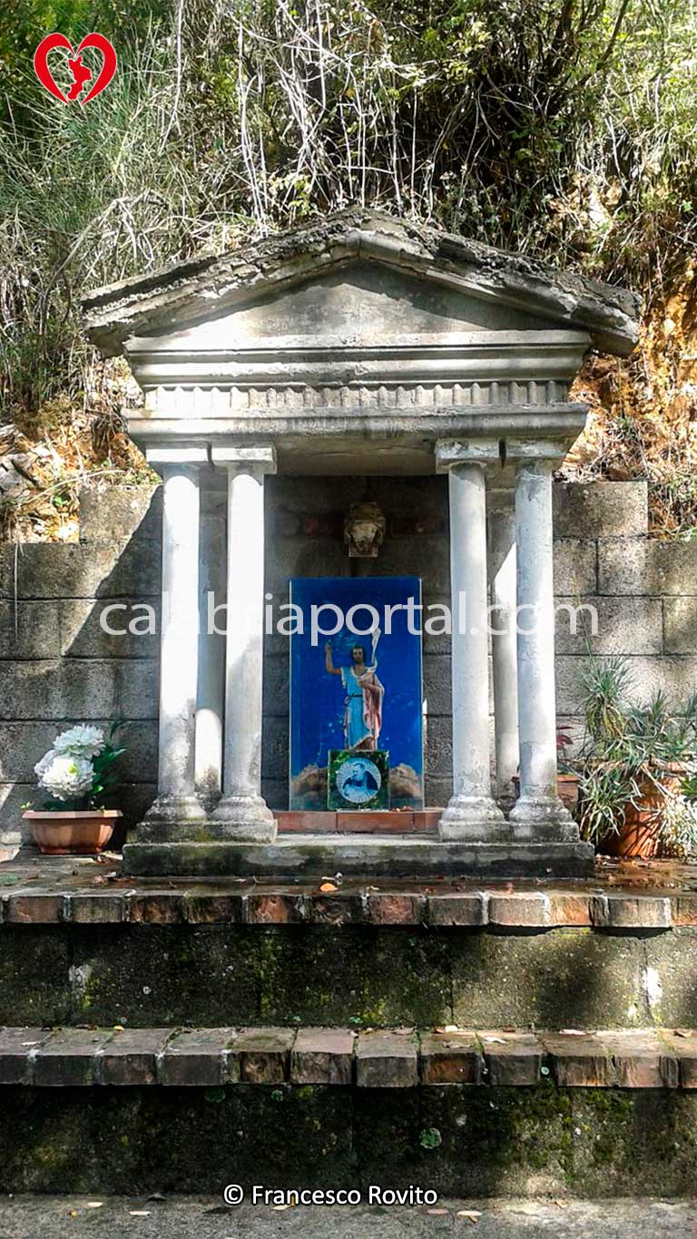 Edicola di San Giovanni a Macchia di Casali del Manco (CS) Edicola di San Giovanni a Macchia di Casali del Manco (CS)