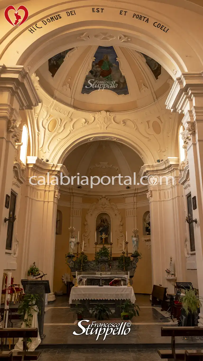 Presbiterio della Chiesa di Santa Maria del Piano a Maierà Presbiterio della Chiesa di Santa Maria del Piano a Maierà