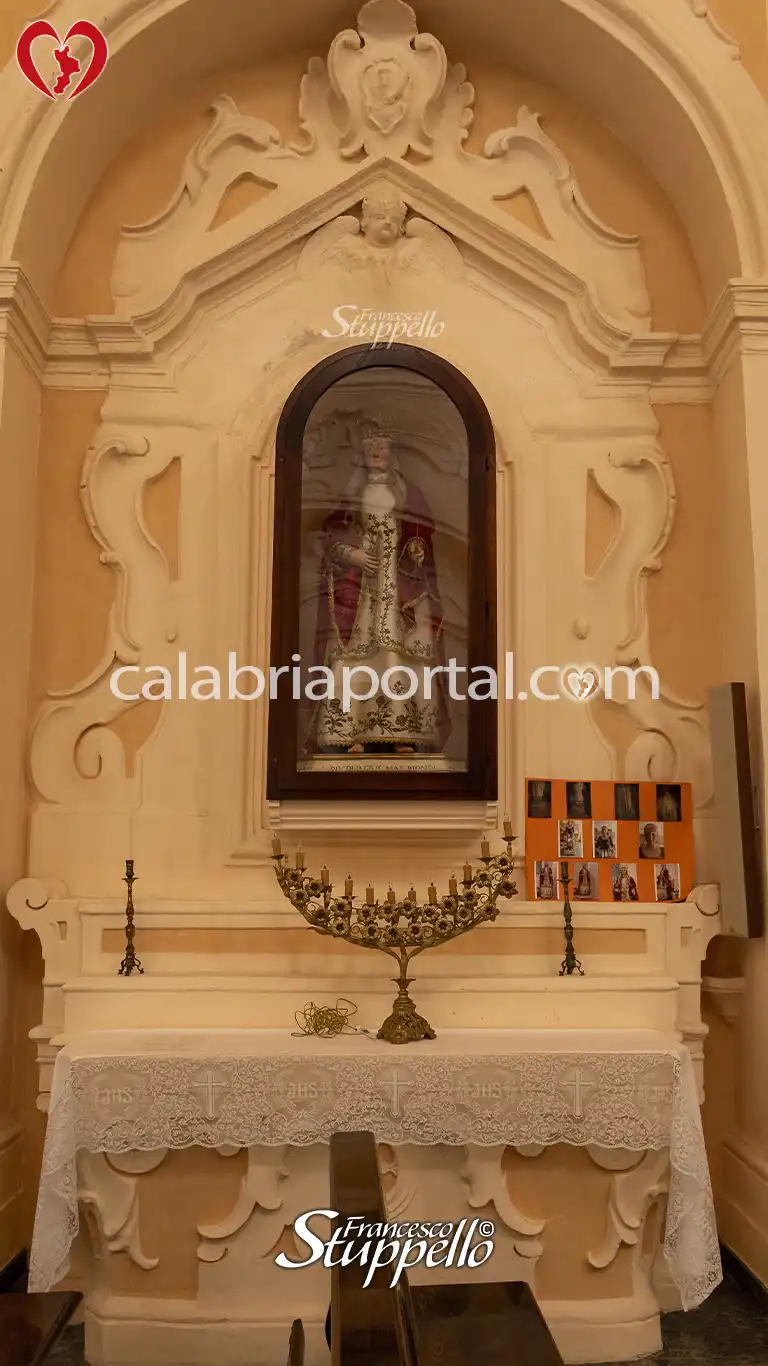 Statua di Santa Filomena del XIX secolo della Chiesa di Santa Maria del Piano a Maierà Statua di Santa Filomena del XIX secolo della Chiesa di Santa Maria del Piano a Maierà