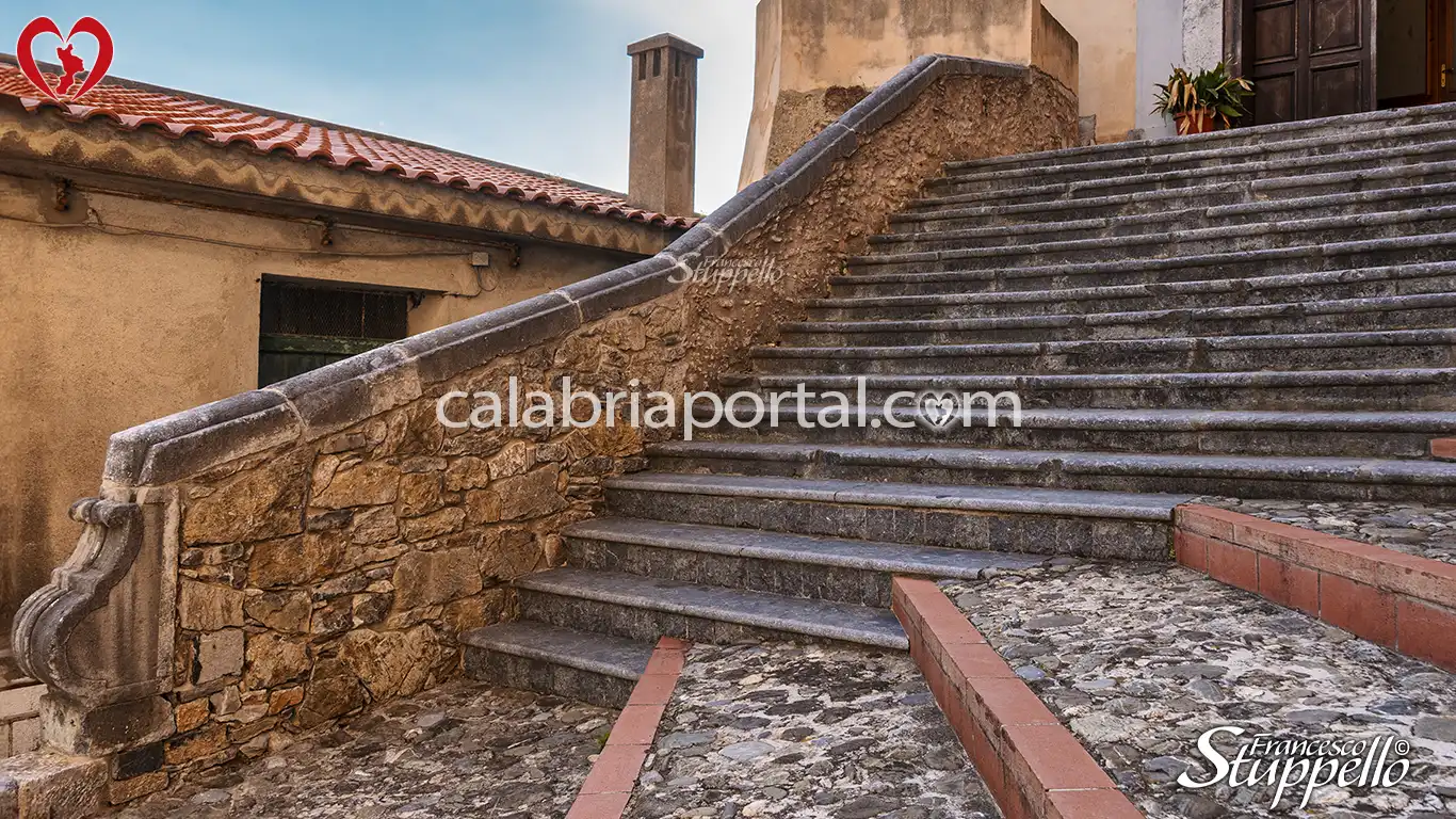 Scalone della Chiesa di Santa Maria del Piano a Maierà Scalone della Chiesa di Santa Maria del Piano a Maierà