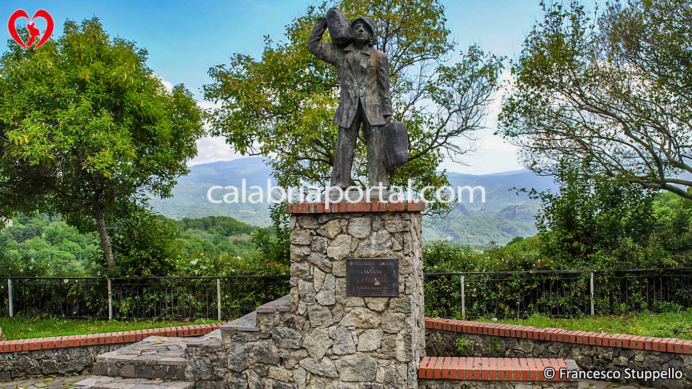 Monumento all'Emigrante a Maione (CS)