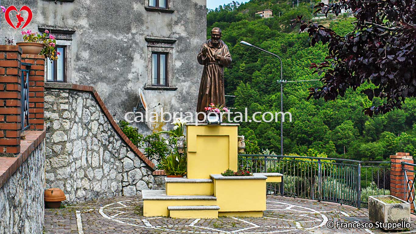 Monumento a San Pio da Pietrelcina a Maione (CS)