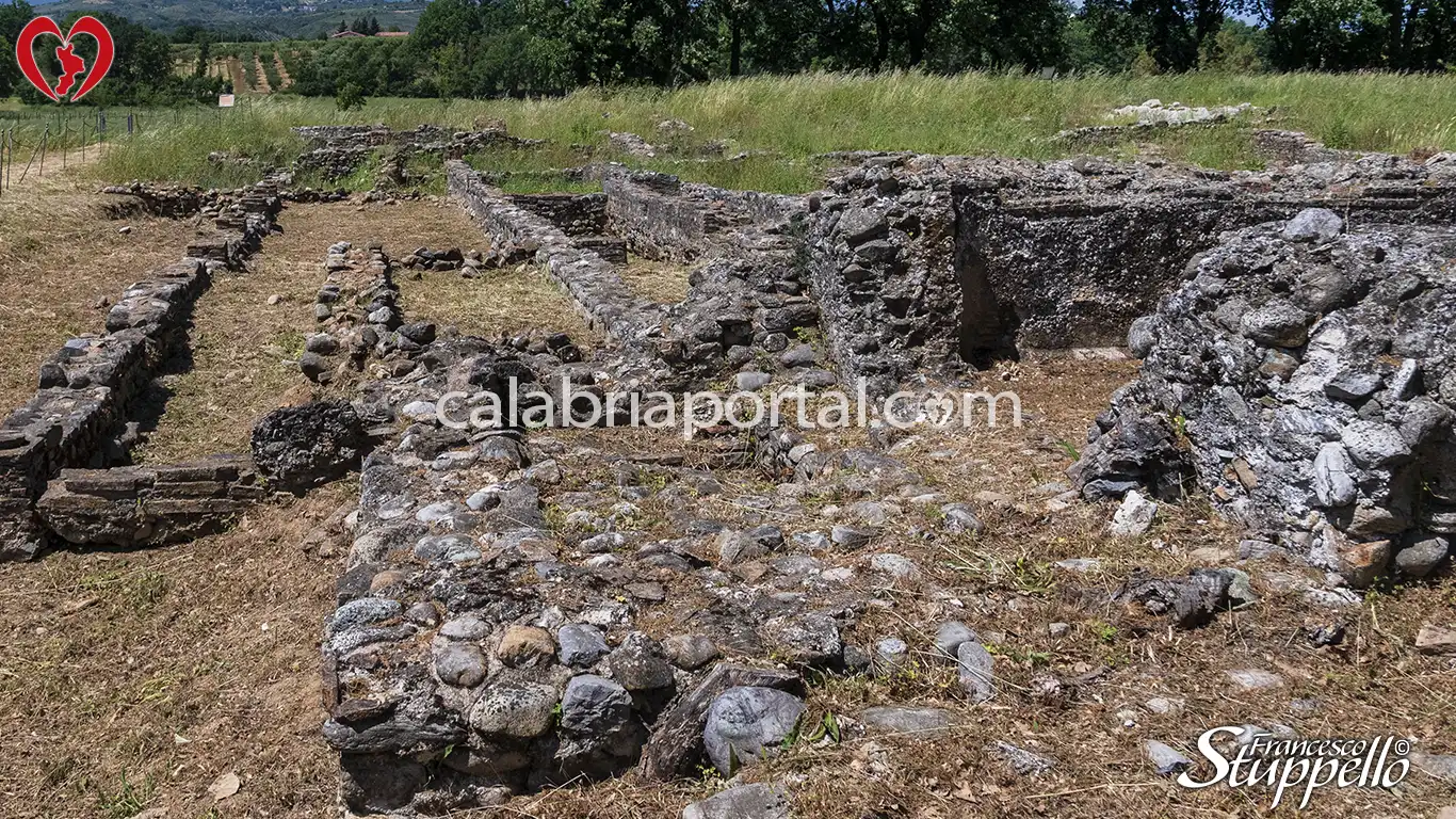Scorcio del Parco Archeologico di Pauciuri a Malvito Scorcio del Parco Archeologico di Pauciuri a Malvito
