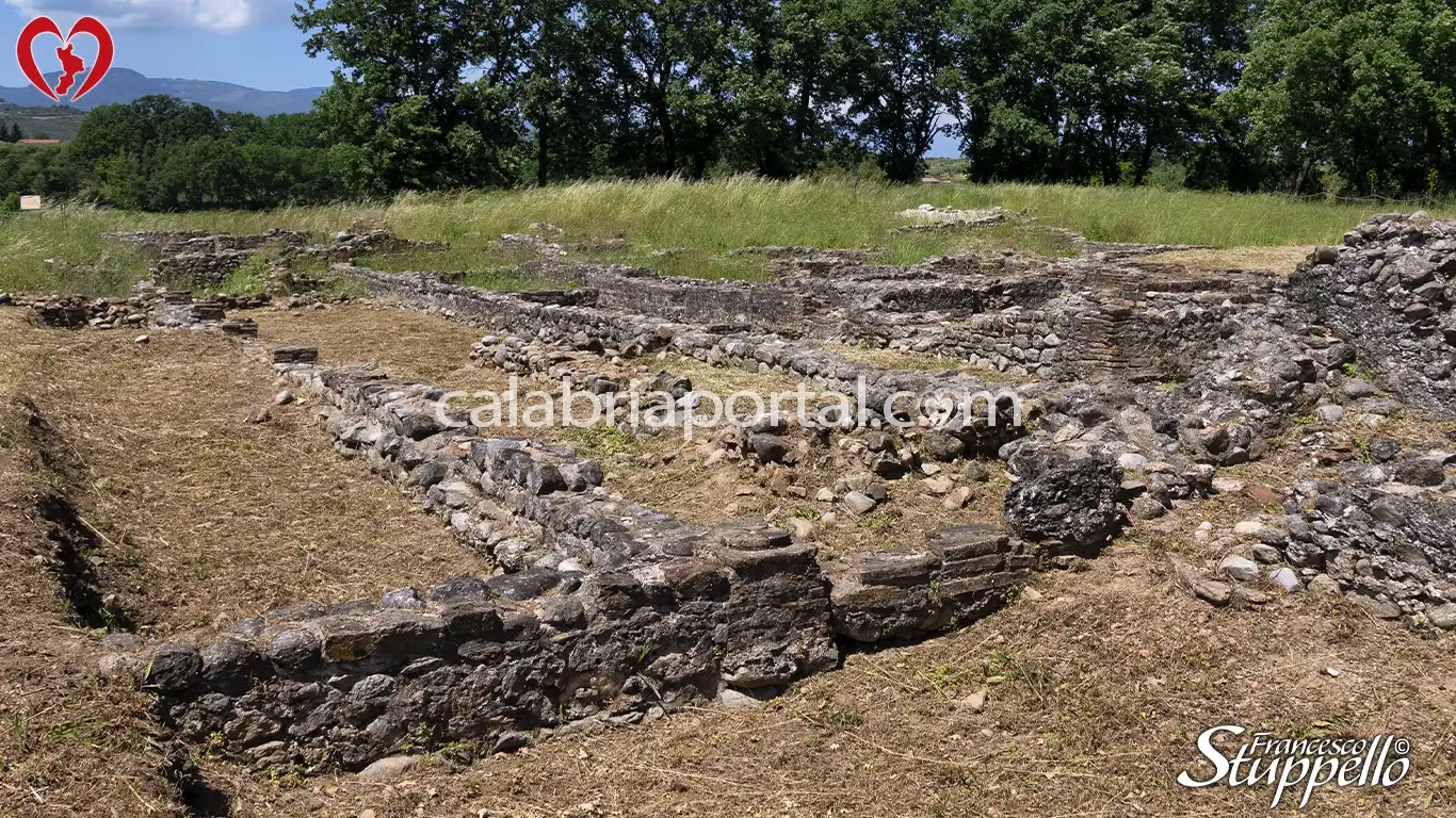 Scorcio del Parco Archeologico di Pauciuri a Malvito Scorcio del Parco Archeologico di Pauciuri a Malvito
