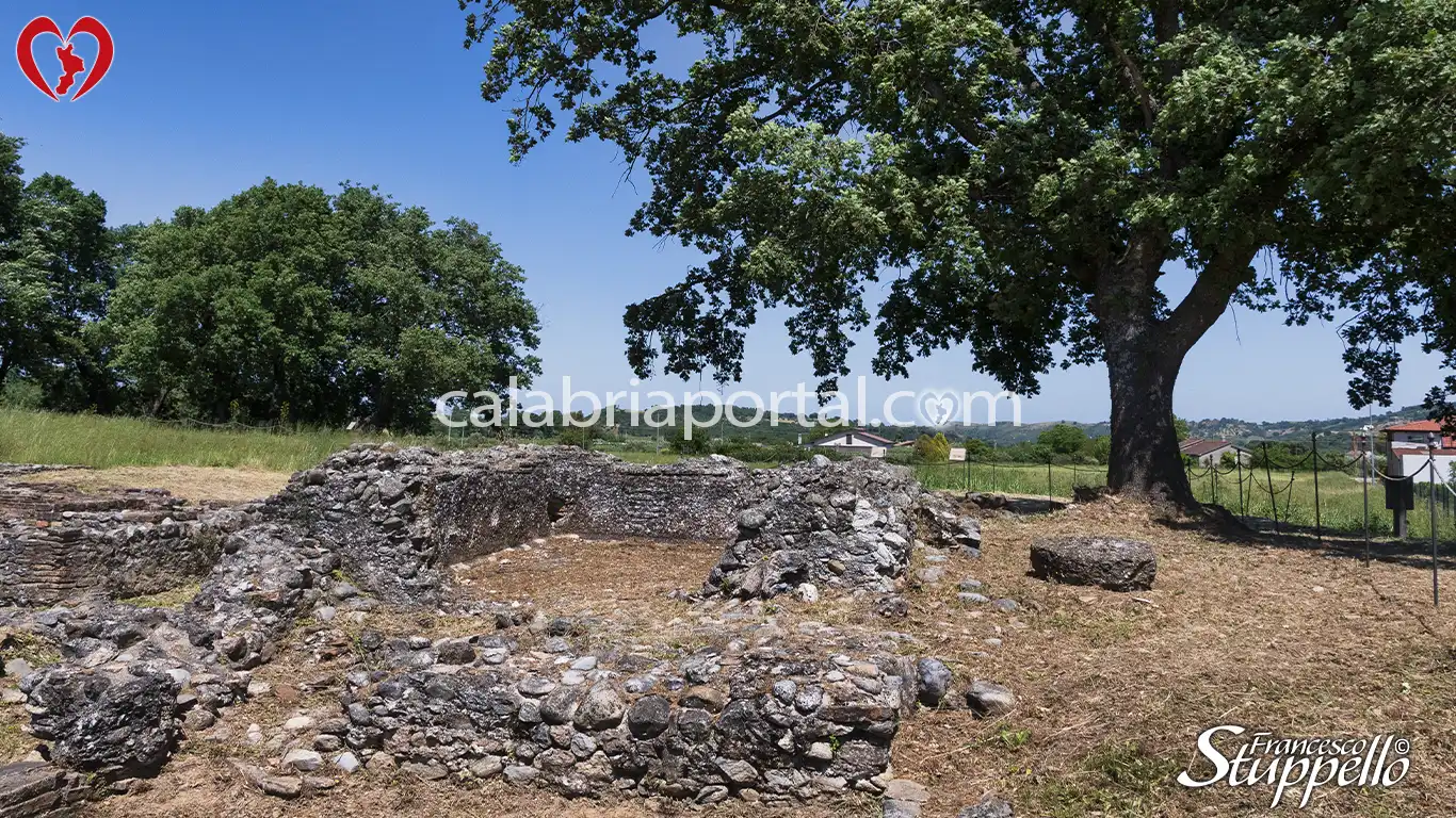Scorcio del Parco Archeologico di Pauciuri a Malvito Scorcio del Parco Archeologico di Pauciuri a Malvito