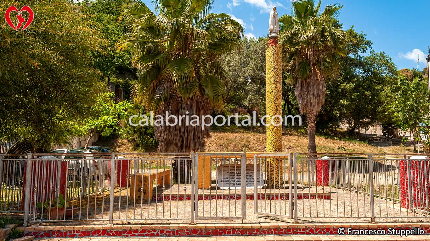 Altare Monumentale alla Vergine di Fatima a Mirto (CS) Altare Monumentale alla Vergine di Fatima a Mirto (CS)