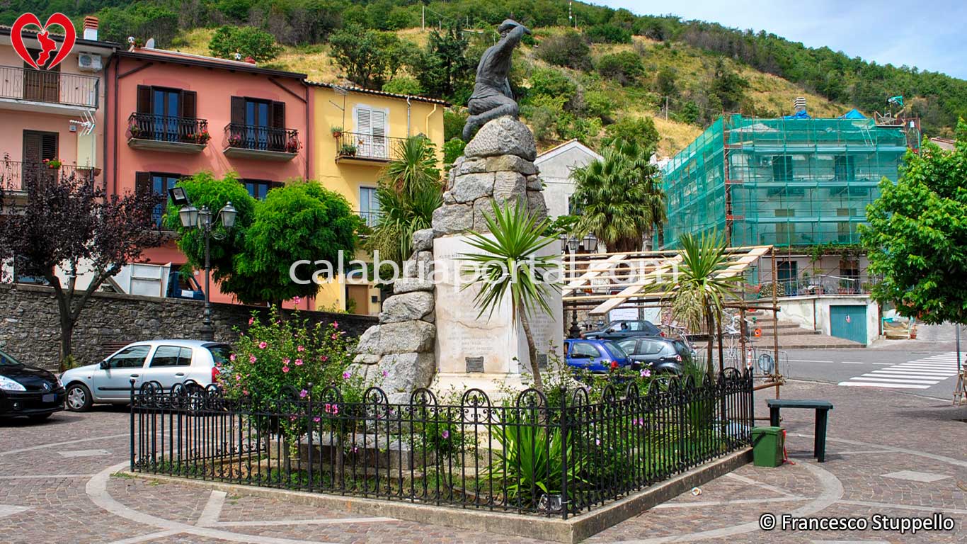 Monumento ai Caduti per la Patria di Mongrassano (CS)