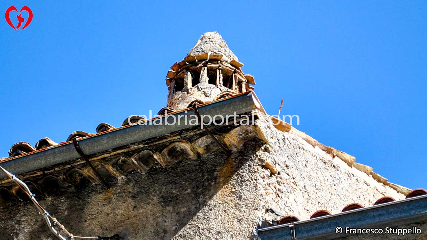 Comignolo Caratteristico di Morano Calabro (CS) Comignolo Caratteristico di Morano Calabro (CS)