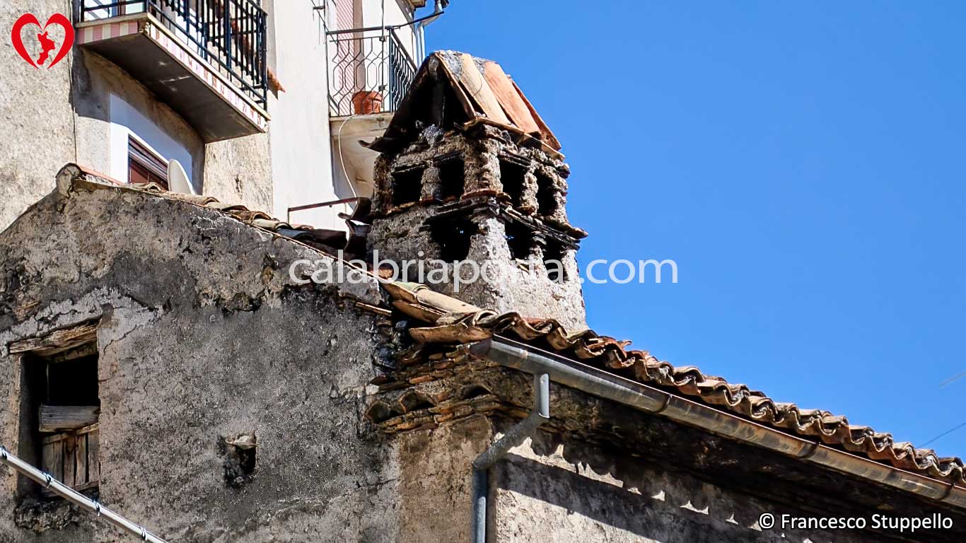 Comignolo Caratteristico di Morano Calabro (CS) Comignolo Caratteristico di Morano Calabro (CS)