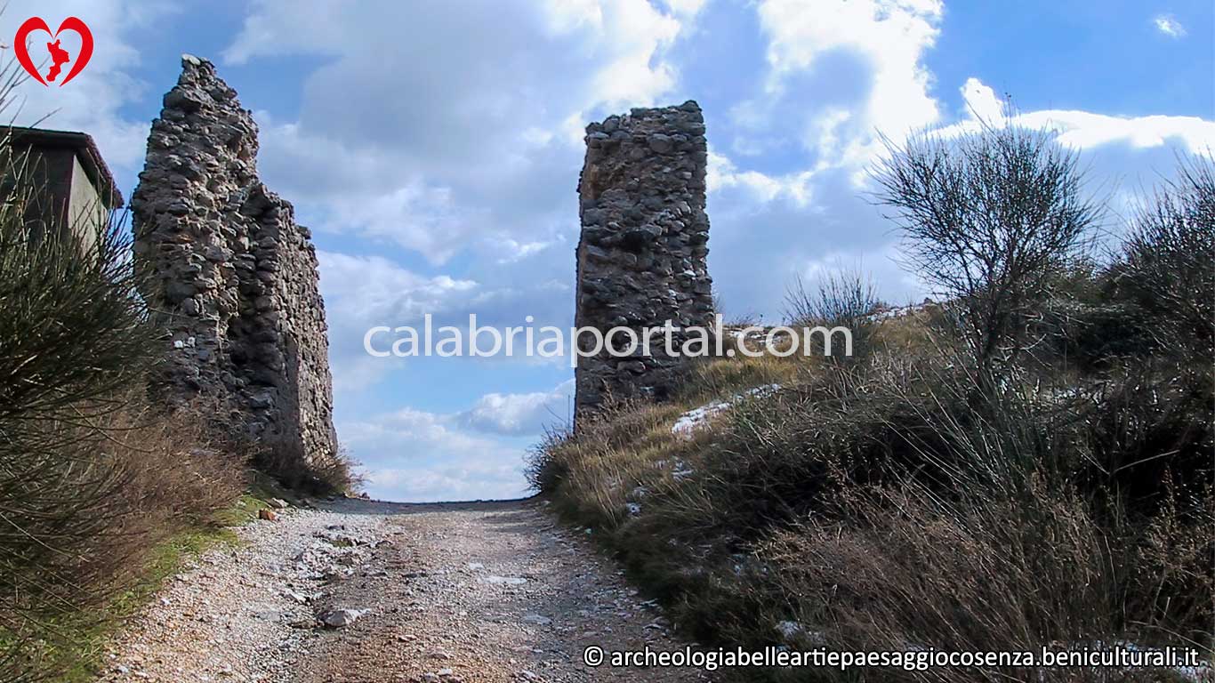 Sito Archeologico di Sassone a Morano Calabro (CS) Sito Archeologico di Sassone a Morano Calabro (CS)