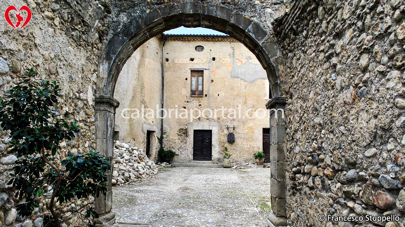 Castello di Mottafollone (CS) Castello di Mottafollone (CS)