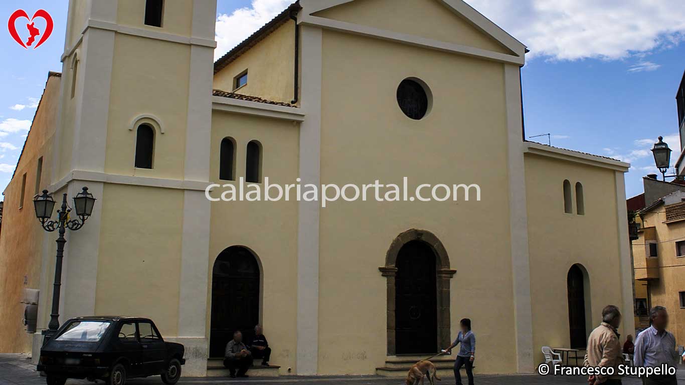 Chiesa di Santa Croce a Mottafollone (CS) Chiesa di Santa Croce a Mottafollone (CS)