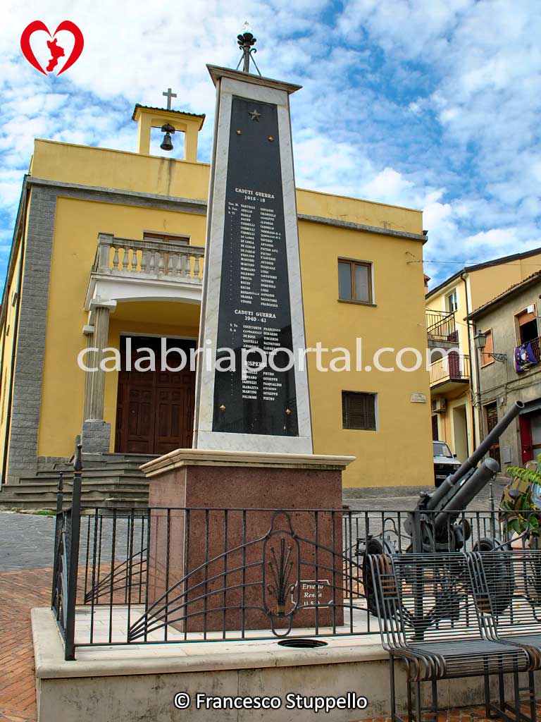 Monumento ai Caduti per la Patria di Mottafollone (CS) Monumento ai Caduti per la Patria di Mottafollone (CS)