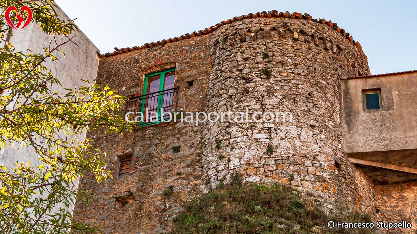 Antica Torre di Nocara (CS) Antica Torre di Nocara (CS)