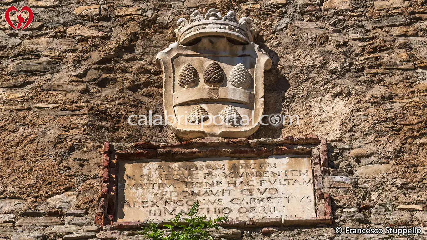 Stemma dei Pignone del Carretto sul Castello di Oriolo (CS) Stemma dei Pignone del Carretto sul Castello di Oriolo (CS)
