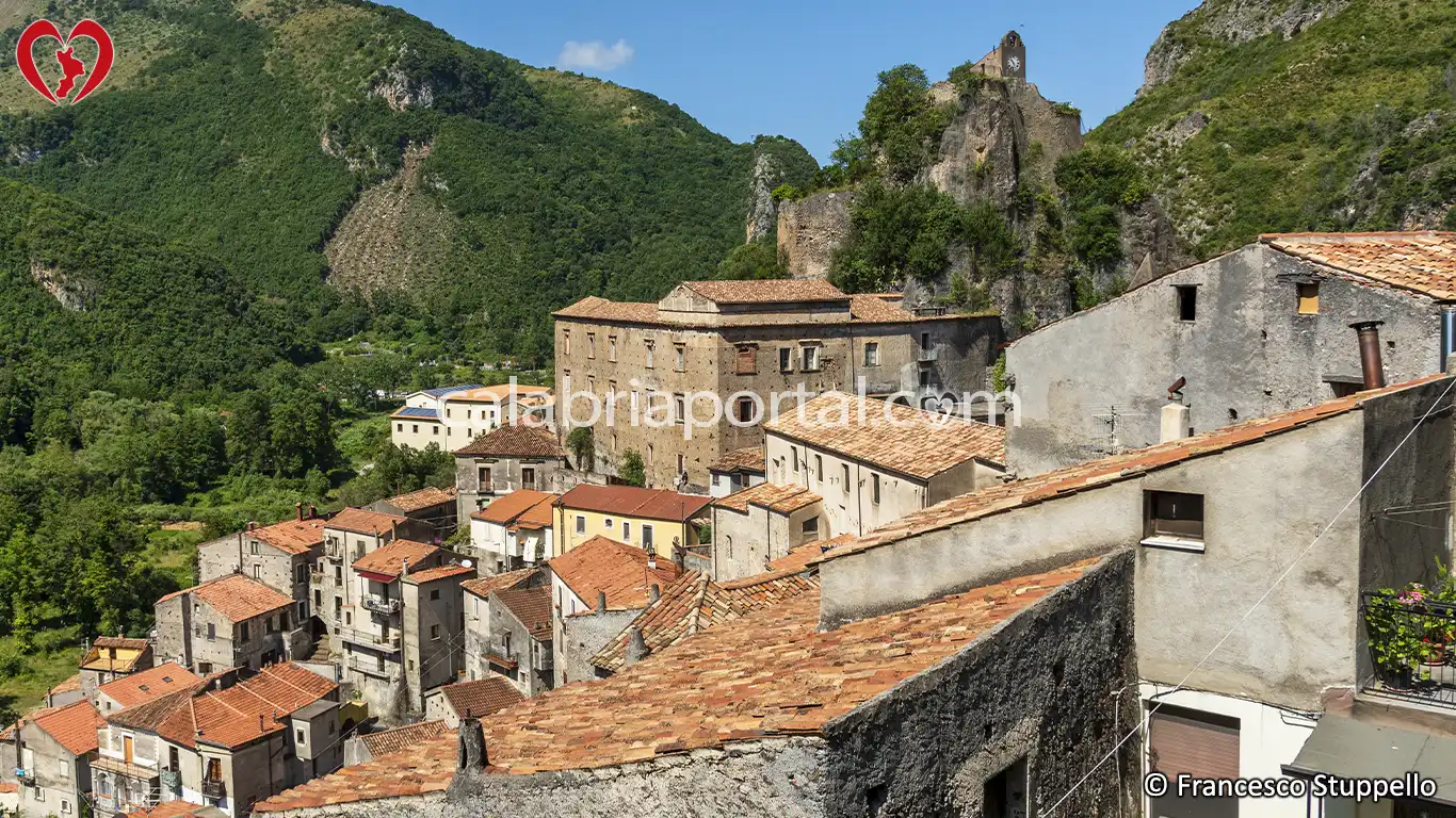 Scorcio del Centro Storico di Orsomarso Scorcio del Centro Storico di Orsomarso