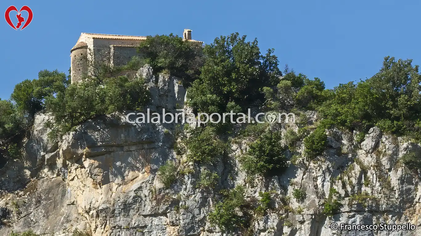 Chiesa di Santa Maria di Mercuri a Orsomarso (CS) Chiesa di Santa Maria di Mercuri a Orsomarso (CS)