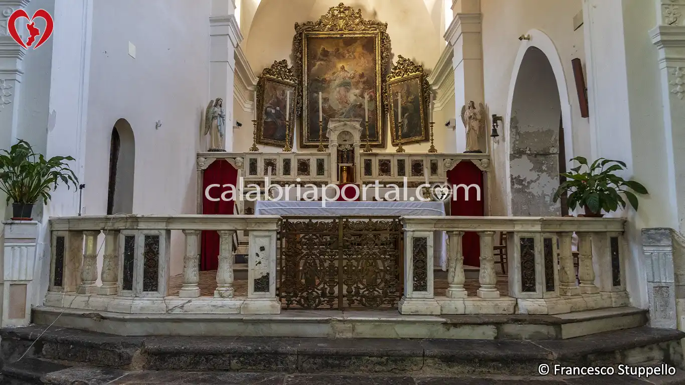 Presbiterio della Chiesa del SS. Salvatore a Orsomarso (CS) Presbiterio della Chiesa del SS. Salvatore a Orsomarso (CS)