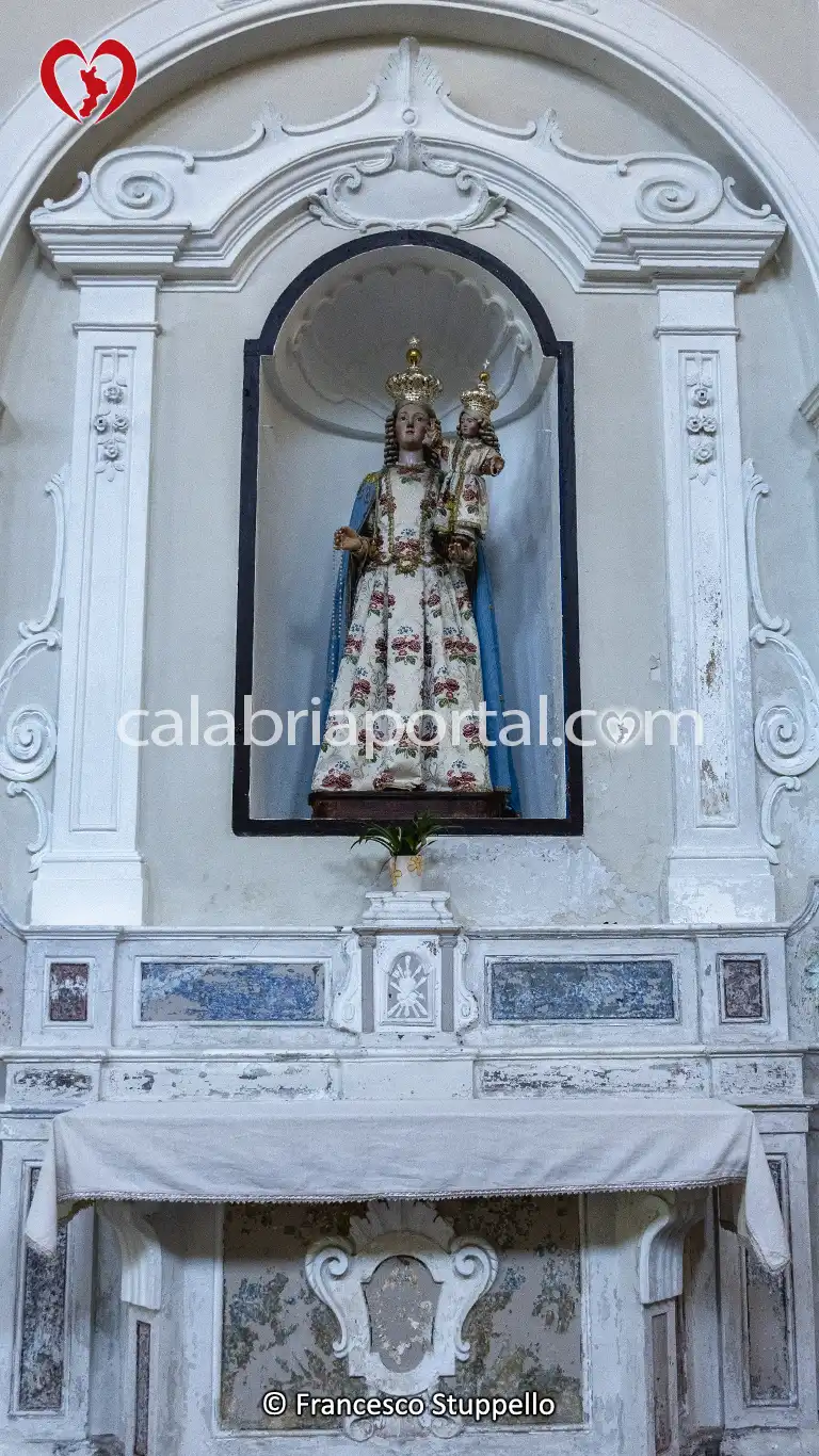 Cappella Laterale della Chiesa del SS. Salvatore a Orsomarso (CS) Cappella Laterale della Chiesa del SS. Salvatore a Orsomarso (CS)