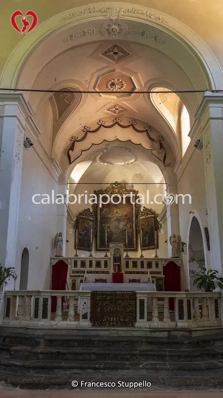Presbiterio della Chiesa del SS. Salvatore a Orsomarso (CS)