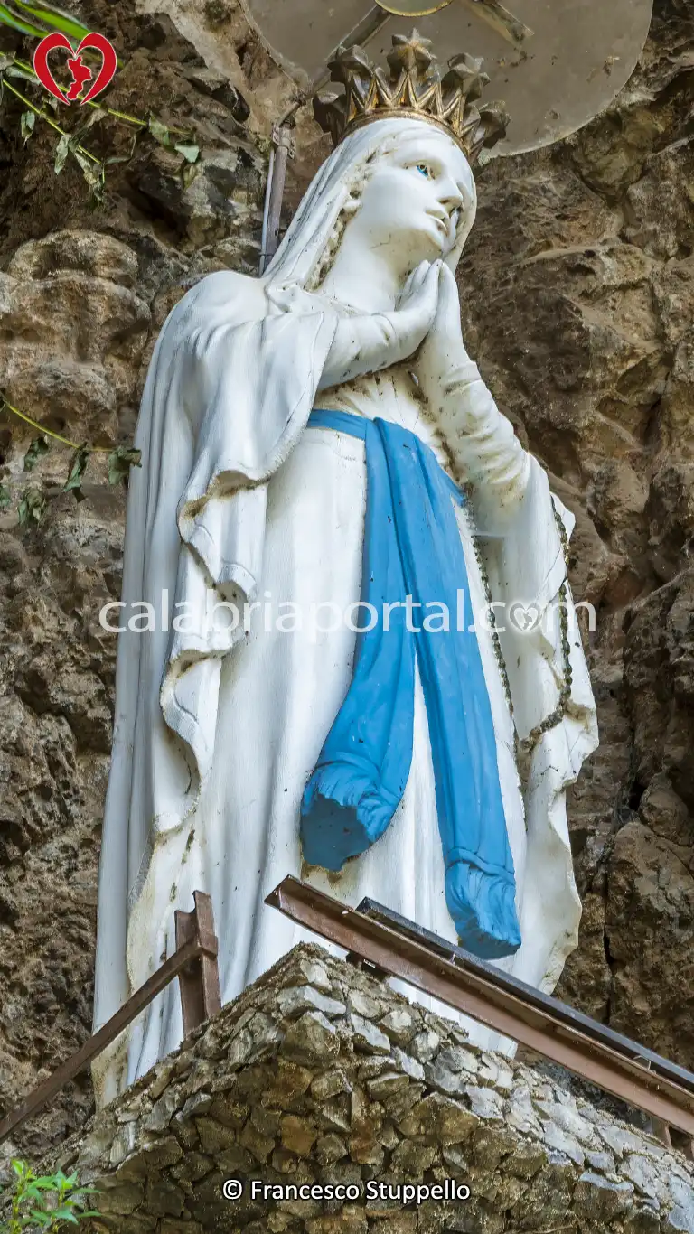 La Statua della Madonna di Lourdes a Orsomarso (CS)