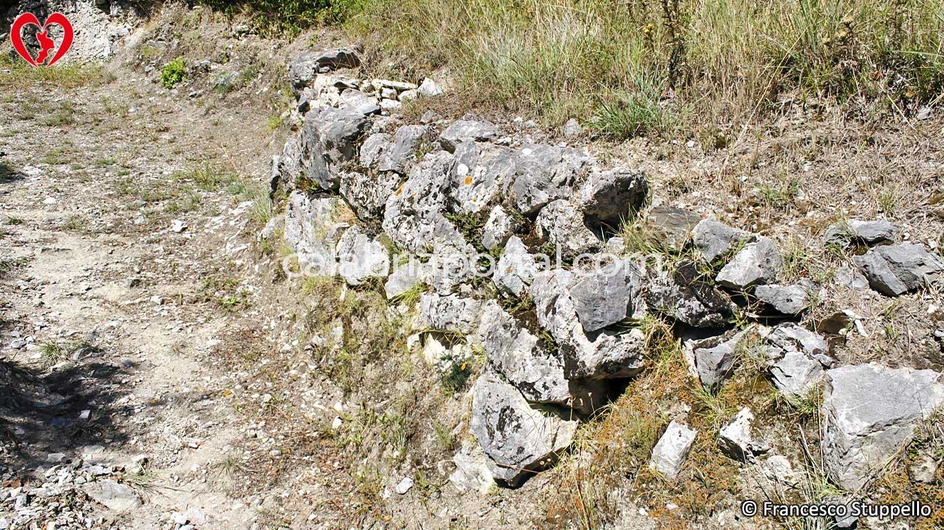 Ruderi dell'Antico Borgo di Mercuri a Orsomarso (CS) Ruderi dell'Antico Borgo di Mercuri a Orsomarso (CS)