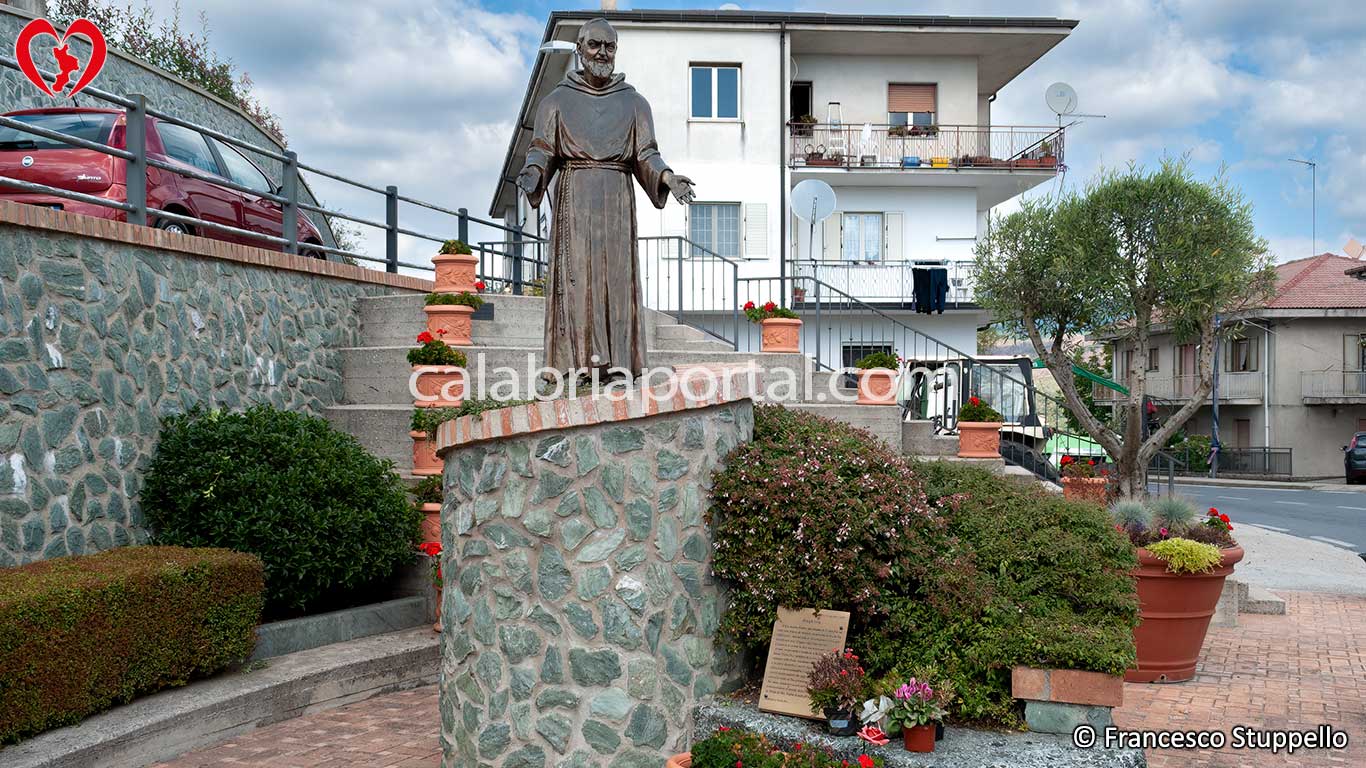Monumento a San Pio a Panettieri (CS)