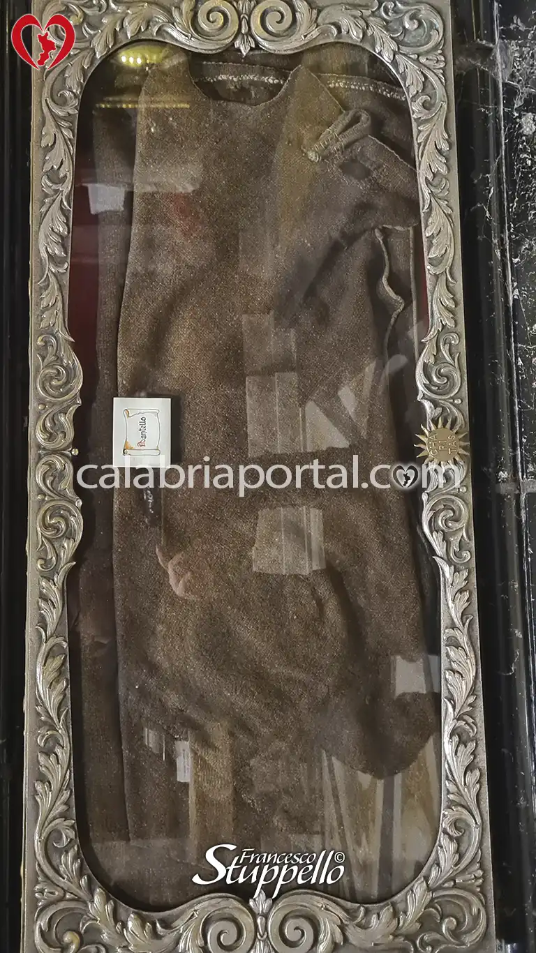 Mantello di San Francesco da Paola Mantello di San Francesco da Paola