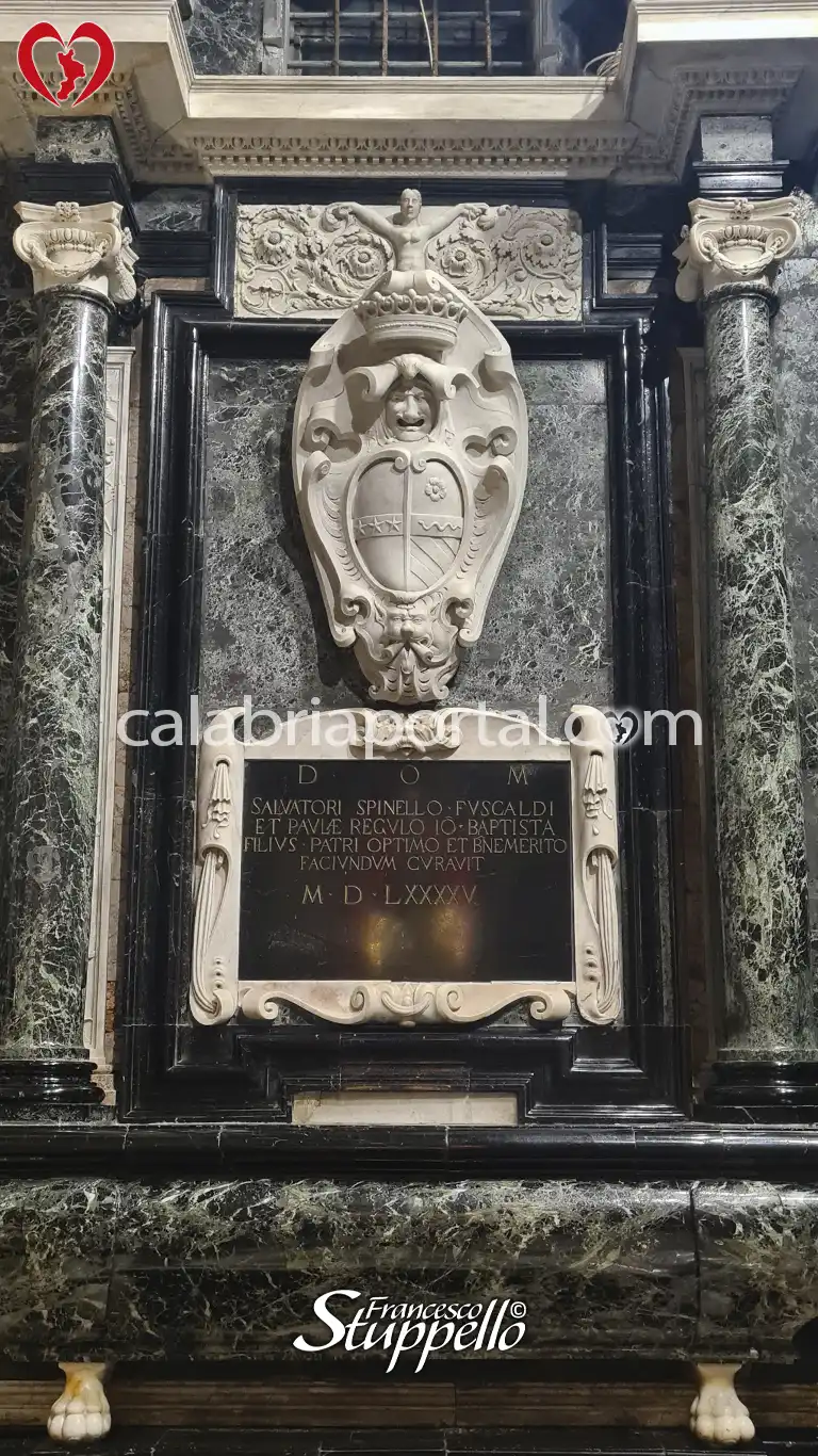 Stemma della Famiglia Spinelli nella Cappella di San Francesco Stemma della Famiglia Spinelli nella Cappella di San Francesco
