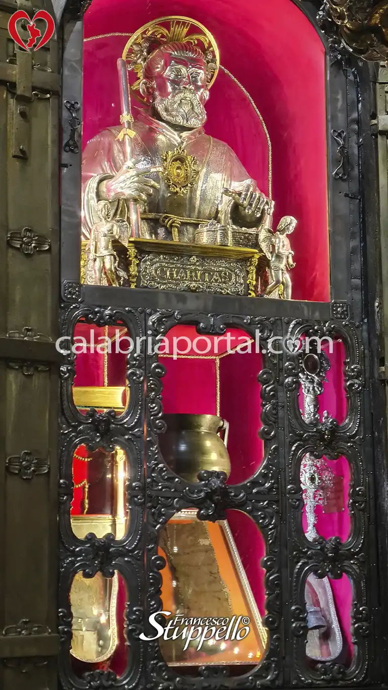 Busto in argento raffigurante San Francesco da Paola Busto in argento raffigurante San Francesco da Paola