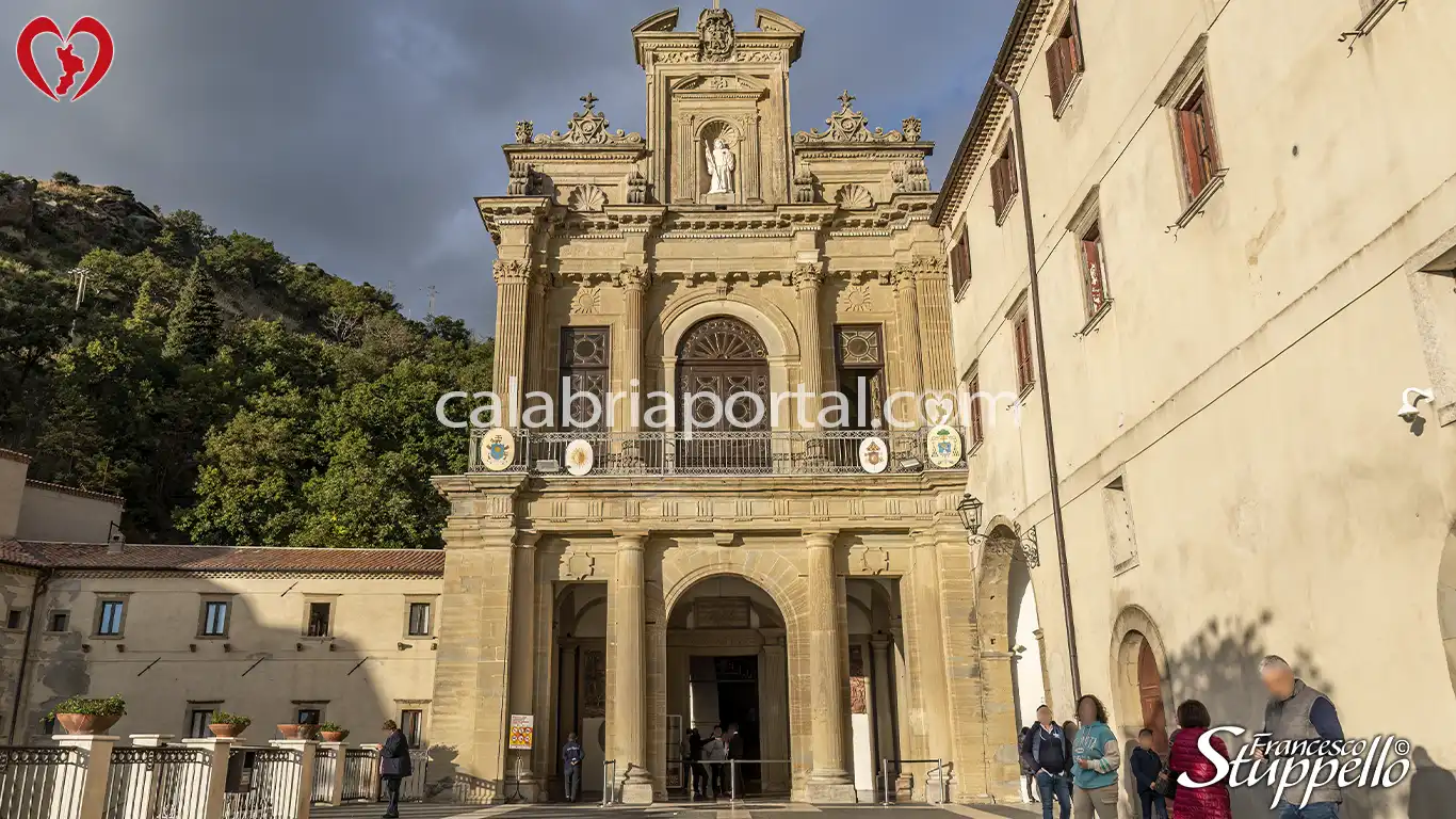 Facciata della Basilica di Santa Maria degli Angeli a Paola Facciata della Basilica di Santa Maria degli Angeli a Paola